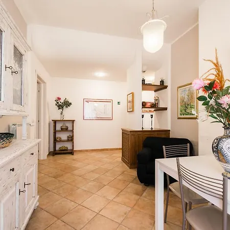 Maison Velia San Giovanni * Рим